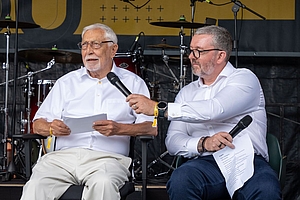 Photo de D. Christian Bender et Steve Mason (CRO), qui se sont produits sur scène lors de la fête d'été de Bender